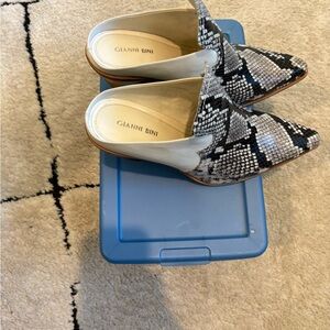 Gianni Bini Black and White Snake Pattern Mules